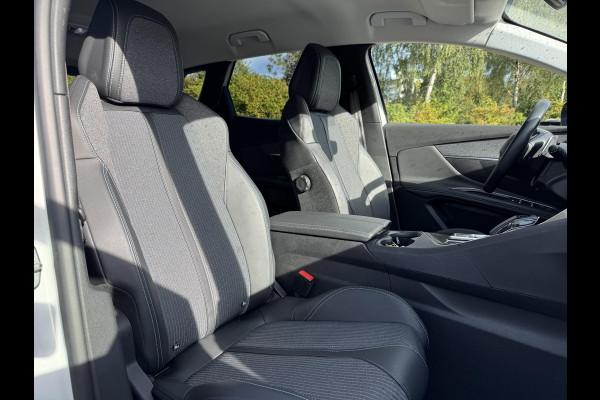 Peugeot 3008 1.6 HYbrid 225 Allure Pack Business 200pk PHEV | Elektrische Achterklep | Stoelverwarming | Dodehoeksensoren Peugeot 3008 1.6 HYbrid 225 Allure Pack Business 200pk PHEV | Elektrische Achterklep | Stoelverwarming | Dodehoeksensoren