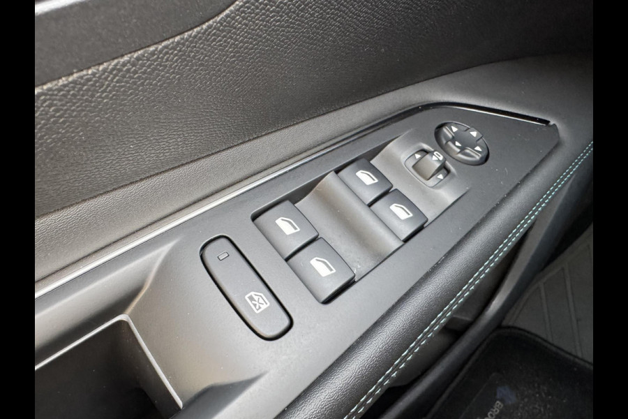 Peugeot 3008 1.6 HYbrid 225 Allure Pack Business 200pk PHEV | Elektrische Achterklep | Stoelverwarming | Dodehoeksensoren Peugeot 3008 1.6 HYbrid 225 Allure Pack Business 200pk PHEV | Elektrische Achterklep | Stoelverwarming | Dodehoeksensoren