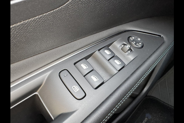 Peugeot 3008 1.6 HYbrid 225 Allure Pack Business 200pk PHEV | Elektrische Achterklep | Stoelverwarming | Dodehoeksensoren Peugeot 3008 1.6 HYbrid 225 Allure Pack Business 200pk PHEV | Elektrische Achterklep | Stoelverwarming | Dodehoeksensoren