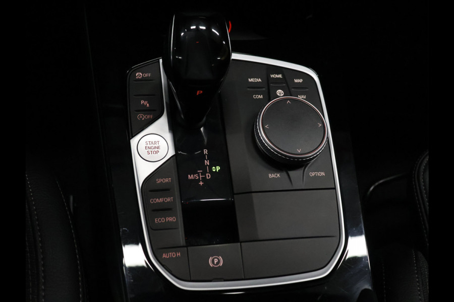 BMW 1-serie 118i Sport Line [APPLE CARPLAY, ANDROID, CAMERA, HALF LEDER, HiFi SOUNDSYSTEM, CRUISE, PDC V+A, CLIMATE, NIEUWSTAAT]