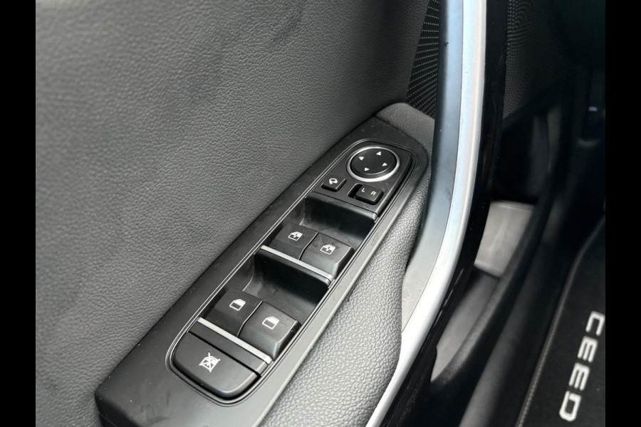 Kia Ceed Sportswagon 1.6 GDI PHEV DynamicLine 140pk Automaat | Stoelverwarming | Camera | Navigatie | Climate control