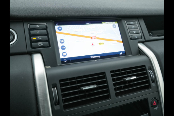 Land Rover Discovery Sport 2.0 TD4 AWD Urban Series SE Dynamic (INCL-BTW) Aut. *PANO | LUXURY-LEATHER | XENON | CAMERA | NAVI-FULLMAP | MERIDIAN-AUDIO | ECC | PDC | CRUISE | LANE-ASSIST | HEATED-COMFORTSEATS | SHIFT-PADDLES |  TOWBAR | 19"ALU* Land Rover Discovery Sport 2.0 TD4 AWD Urban Series SE Dynamic (INCL-BTW) Aut. *PANO | LUXURY-LEATHER | XENON | CAMERA | NAVI-FULLMAP | MERIDIAN-AUDIO | ECC | PDC | CRUISE | LANE-ASSIST | HEATED-COMFORTSEATS | SHIFT-PADDLES |  TOWBAR | 19"ALU*