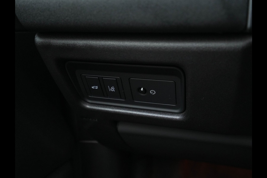 Land Rover Discovery Sport 2.0 TD4 AWD Urban Series SE Dynamic (INCL-BTW) Aut. *PANO | LUXURY-LEATHER | XENON | CAMERA | NAVI-FULLMAP | MERIDIAN-AUDIO | ECC | PDC | CRUISE | LANE-ASSIST | HEATED-COMFORTSEATS | SHIFT-PADDLES |  TOWBAR | 19"ALU* Land Rover Discovery Sport 2.0 TD4 AWD Urban Series SE Dynamic (INCL-BTW) Aut. *PANO | LUXURY-LEATHER | XENON | CAMERA | NAVI-FULLMAP | MERIDIAN-AUDIO | ECC | PDC | CRUISE | LANE-ASSIST | HEATED-COMFORTSEATS | SHIFT-PADDLES |  TOWBAR | 19"ALU*