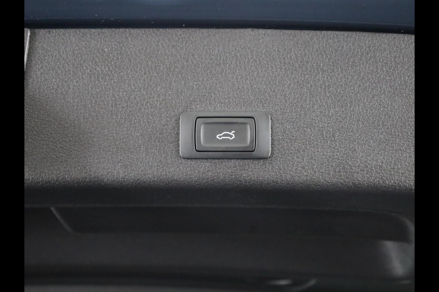 Audi Q8 e-tron 50 quattro Edition 95 kWh 340pk | Lederen bekleding | | 20 inch lichtmetalen velgen | Elektrisch verstelbare voorstoelen met geheugen | Parkeercamera |