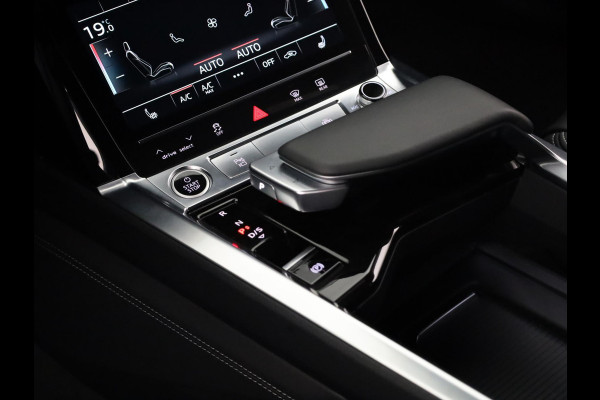 Audi Q8 e-tron 50 quattro Edition 95 kWh 340pk | Lederen bekleding | | 20 inch lichtmetalen velgen | Elektrisch verstelbare voorstoelen met geheugen | Parkeercamera |