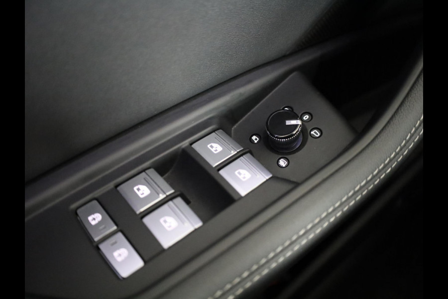 Audi Q8 e-tron 50 quattro Edition 95 kWh 340pk | Lederen bekleding | | 20 inch lichtmetalen velgen | Elektrisch verstelbare voorstoelen met geheugen | Parkeercamera |