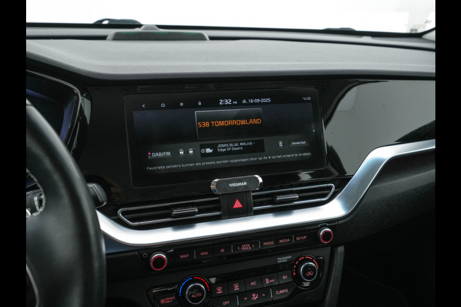 Kia e-Niro DynamicLine 64 kWh [ 3-Fase ] {SOH-100%} (INCL-BTW)  Aut. *LEATHER-FABRIC | NAVI-FULLMAP | AMBIENT-LIGHT | DAB+ | ADAPTIVE-CRUISE | CAMERA | HEATED-COMFORTSEATS | KEYLESS | DIGI-COCKPIT | SHIFT-PADDLES | CARPLAY | 17"ALU*