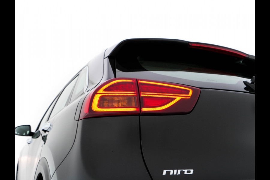 Kia e-Niro DynamicLine 64 kWh [ 3-Fase ] {SOH-100%} (INCL-BTW)  Aut. *LEATHER-FABRIC | NAVI-FULLMAP | AMBIENT-LIGHT | DAB+ | ADAPTIVE-CRUISE | CAMERA | HEATED-COMFORTSEATS | KEYLESS | DIGI-COCKPIT | SHIFT-PADDLES | CARPLAY | 17"ALU*