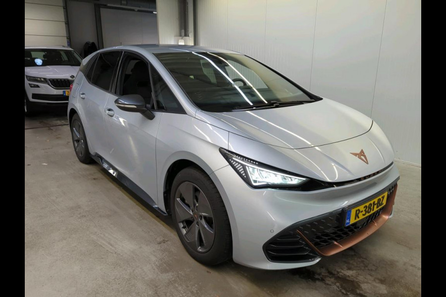 CUPRA Born Business 62 kWh Navigatie Apple Carplay/Android Auto Camera Parkeersensoren Adaptive Cruise Control Stoel- en stuurverwarming Virtual Cockpit Climate Control Lichtmetalen velgen