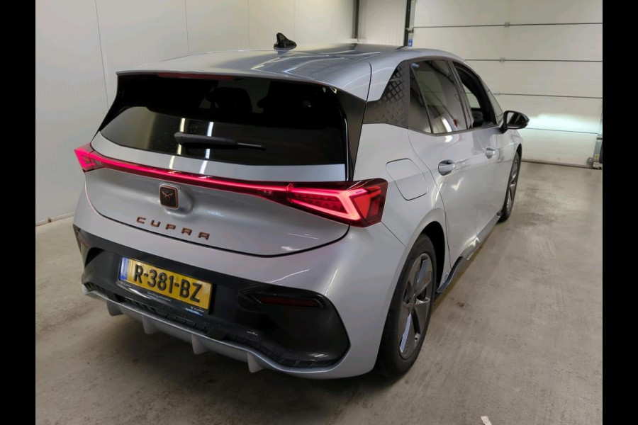 CUPRA Born Business 62 kWh Navigatie Apple Carplay/Android Auto Camera Parkeersensoren Adaptive Cruise Control Stoel- en stuurverwarming Virtual Cockpit Climate Control Lichtmetalen velgen