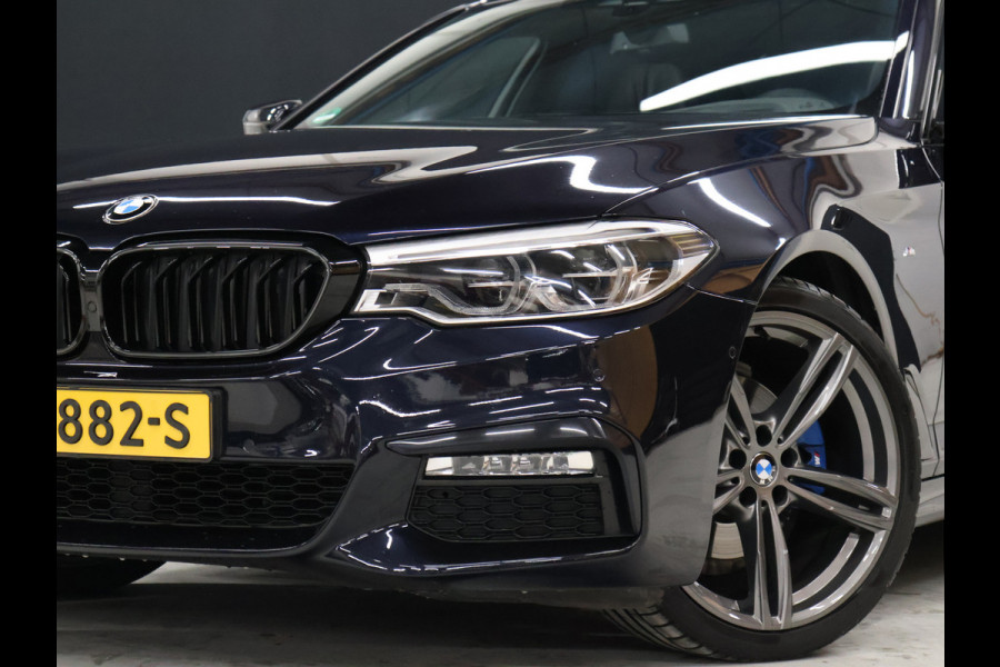 BMW 5 Serie 520i M Sport [SCHUIFKANTELDAK, MEMORY SEATS, HUD, PDC V+A, CRUISE CONTROL, APPLE CARPLAY, STOELVERWARMING, AUTOMATISCHE AIRCO, NAVIGATIE, NIEUWSTAAT]