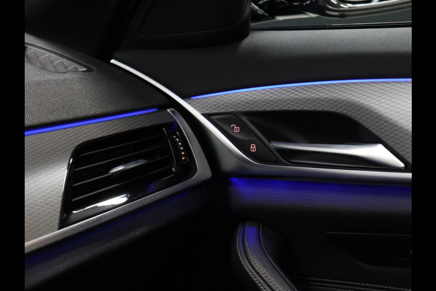 BMW 5 Serie 520i M Sport [SCHUIFKANTELDAK, MEMORY SEATS, HUD, PDC V+A, CRUISE CONTROL, APPLE CARPLAY, STOELVERWARMING, AUTOMATISCHE AIRCO, NAVIGATIE, NIEUWSTAAT]