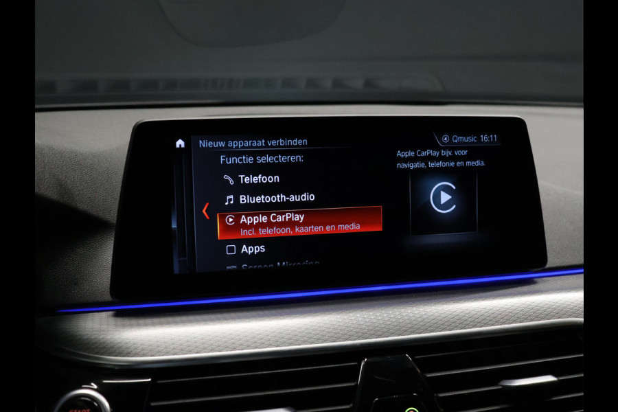 BMW 5 Serie 520i M Sport [SCHUIFKANTELDAK, MEMORY SEATS, HUD, PDC V+A, CRUISE CONTROL, APPLE CARPLAY, STOELVERWARMING, AUTOMATISCHE AIRCO, NAVIGATIE, NIEUWSTAAT]