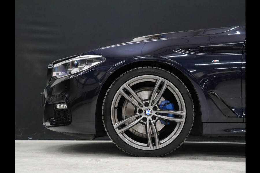 BMW 5 Serie 520i M Sport [SCHUIFKANTELDAK, MEMORY SEATS, HUD, PDC V+A, CRUISE CONTROL, APPLE CARPLAY, STOELVERWARMING, AUTOMATISCHE AIRCO, NAVIGATIE, NIEUWSTAAT]