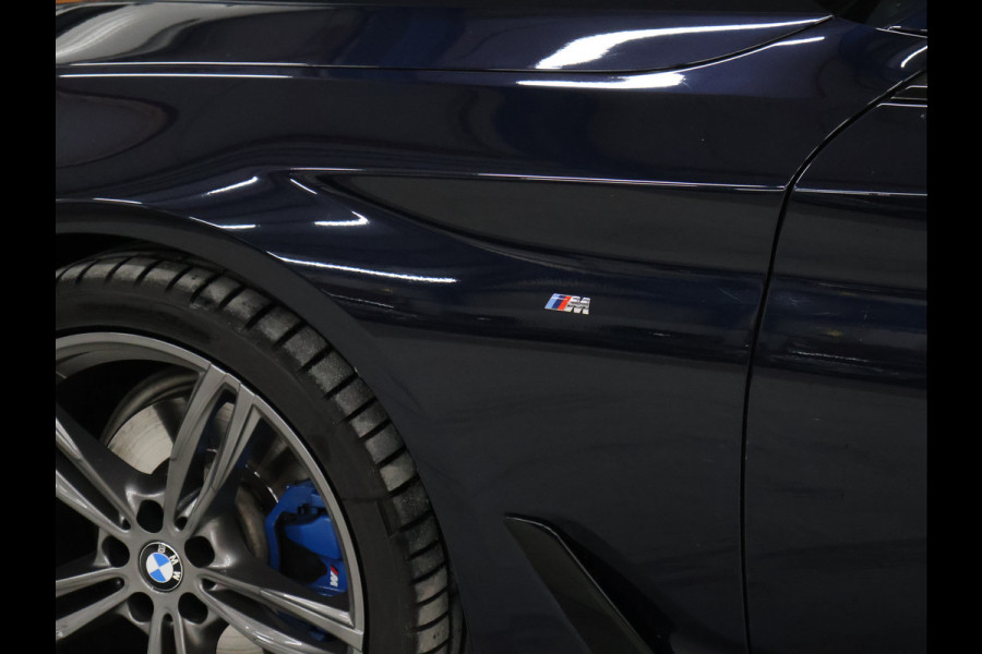 BMW 5 Serie 520i M Sport [SCHUIFKANTELDAK, MEMORY SEATS, HUD, PDC V+A, CRUISE CONTROL, APPLE CARPLAY, STOELVERWARMING, AUTOMATISCHE AIRCO, NAVIGATIE, NIEUWSTAAT]
