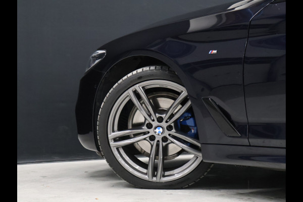 BMW 5 Serie 520i M Sport [SCHUIFKANTELDAK, MEMORY SEATS, HUD, PDC V+A, CRUISE CONTROL, APPLE CARPLAY, STOELVERWARMING, AUTOMATISCHE AIRCO, NAVIGATIE, NIEUWSTAAT]