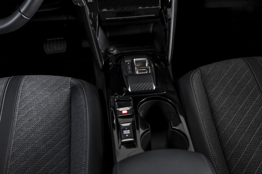 Peugeot 208 1.2 Hybrid 110 e-DCS6 Allure | Dig. Cockpit | Adapt. Cruise | PDC | Camera V+A | NAV+App. Connect | ECC | LM 16" | 0802 Peugeot 208 1.2 Hybrid 110 e-DCS6 Allure | Dig. Cockpit | Adapt. Cruise | PDC | Camera V+A | NAV+App. Connect | ECC | LM 16" | 0802