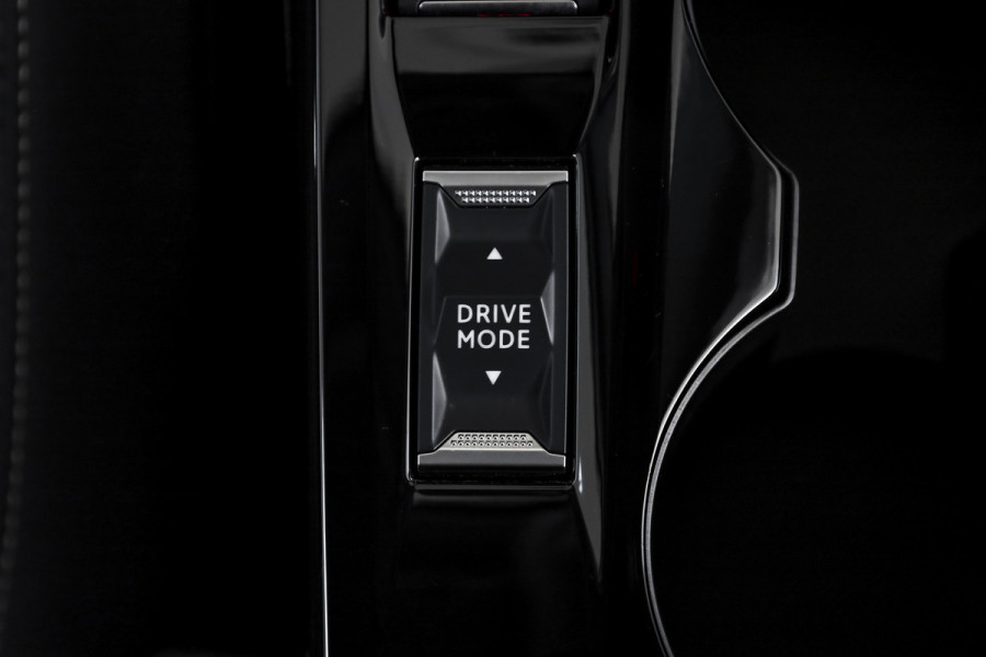 Peugeot 208 1.2 Hybrid 110 e-DCS6 Allure | Dig. Cockpit | Adapt. Cruise | PDC | Camera V+A | NAV+App. Connect | ECC | LM 16" | 0802 Peugeot 208 1.2 Hybrid 110 e-DCS6 Allure | Dig. Cockpit | Adapt. Cruise | PDC | Camera V+A | NAV+App. Connect | ECC | LM 16" | 0802