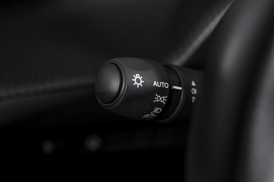 Peugeot 208 1.2 Hybrid 110 e-DCS6 Allure | Dig. Cockpit | Adapt. Cruise | PDC | Camera V+A | NAV+App. Connect | ECC | LM 16" | 0802 Peugeot 208 1.2 Hybrid 110 e-DCS6 Allure | Dig. Cockpit | Adapt. Cruise | PDC | Camera V+A | NAV+App. Connect | ECC | LM 16" | 0802