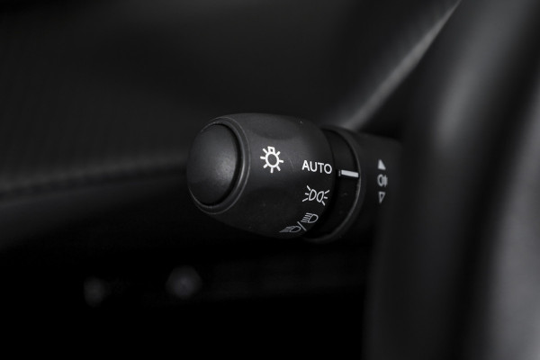 Peugeot 208 1.2 Hybrid 110 e-DCS6 Allure | Dig. Cockpit | Adapt. Cruise | PDC | Camera V+A | NAV+App. Connect | ECC | LM 16" | 0802 Peugeot 208 1.2 Hybrid 110 e-DCS6 Allure | Dig. Cockpit | Adapt. Cruise | PDC | Camera V+A | NAV+App. Connect | ECC | LM 16" | 0802