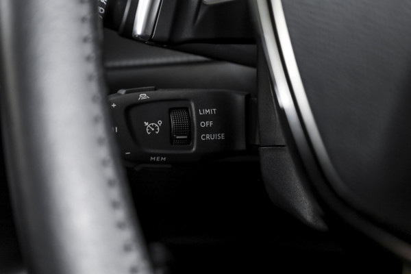 Peugeot 208 1.2 Hybrid 110 e-DCS6 Allure | Dig. Cockpit | Adapt. Cruise | PDC | Camera V+A | NAV+App. Connect | ECC | LM 16" | 0802 Peugeot 208 1.2 Hybrid 110 e-DCS6 Allure | Dig. Cockpit | Adapt. Cruise | PDC | Camera V+A | NAV+App. Connect | ECC | LM 16" | 0802