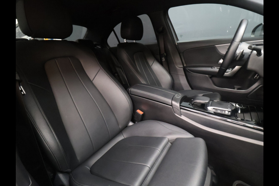Mercedes-Benz A-Klasse 250 e Luxury Limited [SFEERVERLICHTING, TREKHAAK, CAMERA, PDC 360, CRUISE CONTROL, STOELVERWARMING, FLIPPERS, BLUETOOTH TELEFOON, AUTO AIRCO, NAVIGATIE, NIEUWSTAAT]