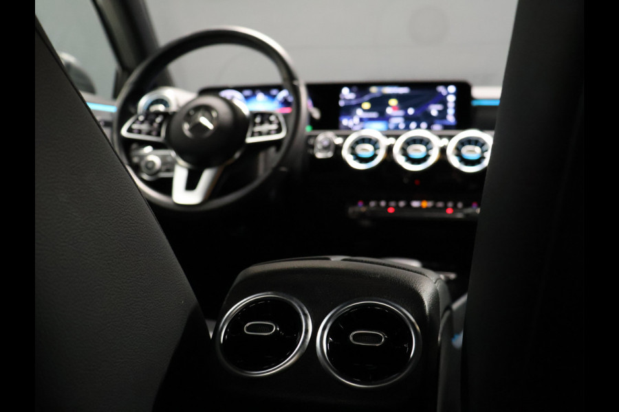 Mercedes-Benz A-Klasse 250 e Luxury Limited [SFEERVERLICHTING, TREKHAAK, CAMERA, PDC 360, CRUISE CONTROL, STOELVERWARMING, FLIPPERS, BLUETOOTH TELEFOON, AUTO AIRCO, NAVIGATIE, NIEUWSTAAT]
