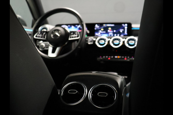 Mercedes-Benz A-Klasse 250 e Luxury Limited [SFEERVERLICHTING, TREKHAAK, CAMERA, PDC 360, CRUISE CONTROL, STOELVERWARMING, FLIPPERS, BLUETOOTH TELEFOON, AUTO AIRCO, NAVIGATIE, NIEUWSTAAT]