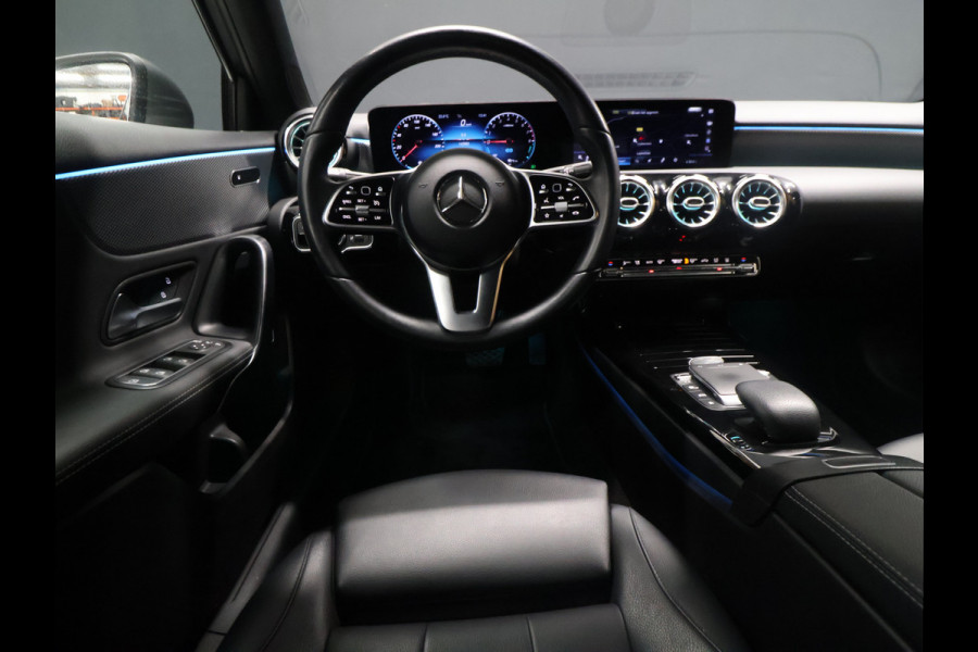 Mercedes-Benz A-Klasse 250 e Luxury Limited [SFEERVERLICHTING, TREKHAAK, CAMERA, PDC 360, CRUISE CONTROL, STOELVERWARMING, FLIPPERS, BLUETOOTH TELEFOON, AUTO AIRCO, NAVIGATIE, NIEUWSTAAT]