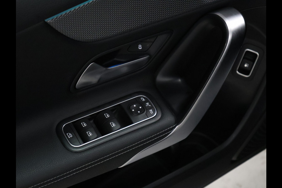 Mercedes-Benz A-Klasse 250 e Luxury Limited [SFEERVERLICHTING, TREKHAAK, CAMERA, PDC 360, CRUISE CONTROL, STOELVERWARMING, FLIPPERS, BLUETOOTH TELEFOON, AUTO AIRCO, NAVIGATIE, NIEUWSTAAT]