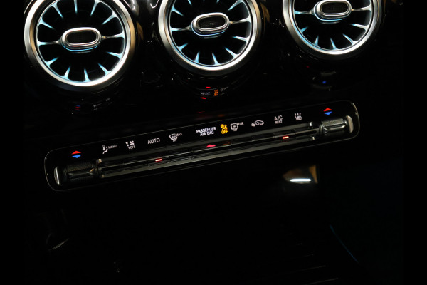 Mercedes-Benz A-Klasse 250 e Luxury Limited [SFEERVERLICHTING, TREKHAAK, CAMERA, PDC 360, CRUISE CONTROL, STOELVERWARMING, FLIPPERS, BLUETOOTH TELEFOON, AUTO AIRCO, NAVIGATIE, NIEUWSTAAT]