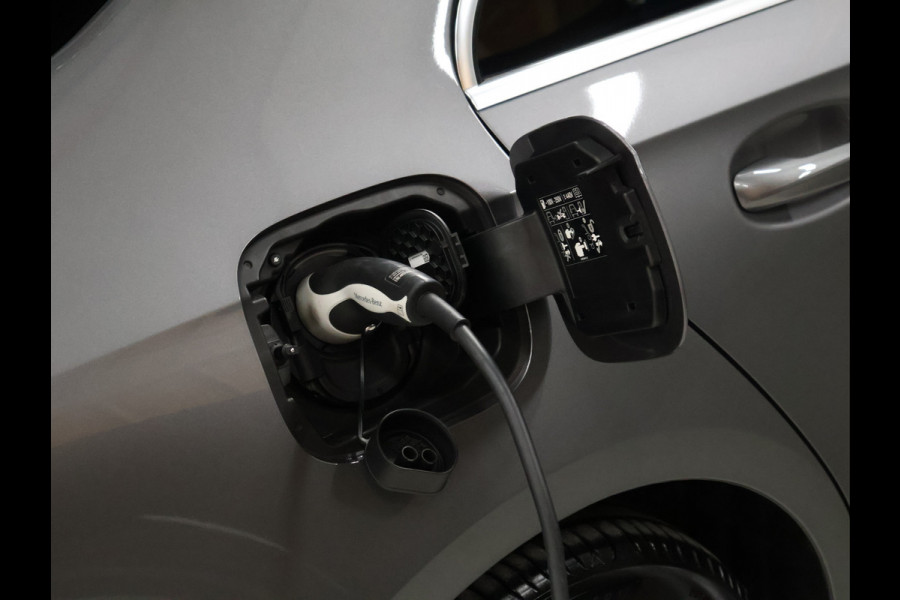 Mercedes-Benz A-Klasse 250 e Luxury Limited [SFEERVERLICHTING, TREKHAAK, CAMERA, PDC 360, CRUISE CONTROL, STOELVERWARMING, FLIPPERS, BLUETOOTH TELEFOON, AUTO AIRCO, NAVIGATIE, NIEUWSTAAT]