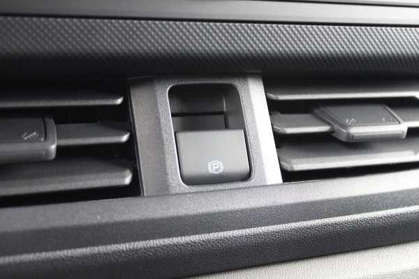 Ford Transit Custom 320 2.0 TDCI L2H1 Trend 170pk - Achterklep - Carplay - Android - LED koplampen - Stoelverwarming - 70l tank - Rijklaar Ford Transit Custom 320 2.0 TDCI L2H1 Trend 170pk - Achterklep - Carplay - Android - LED koplampen - Stoelverwarming - 70l tank - Rijklaar