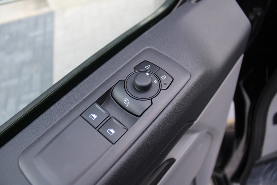 Ford Transit Custom 320 2.0 TDCI L2H1 Trend 170pk - Achterklep - Carplay - Android - LED koplampen - Stoelverwarming - 70l tank - Rijklaar Ford Transit Custom 320 2.0 TDCI L2H1 Trend 170pk - Achterklep - Carplay - Android - LED koplampen - Stoelverwarming - 70l tank - Rijklaar