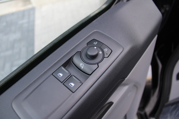 Ford Transit Custom 320 2.0 TDCI L2H1 Trend 170pk - Achterklep - Carplay - Android - LED koplampen - Stoelverwarming - 70l tank - Rijklaar Ford Transit Custom 320 2.0 TDCI L2H1 Trend 170pk - Achterklep - Carplay - Android - LED koplampen - Stoelverwarming - 70l tank - Rijklaar