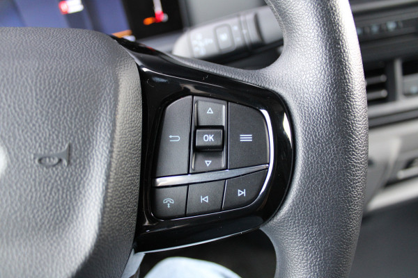 Ford Transit Custom 320 2.0 TDCI L2H1 Trend 170pk - Achterklep - Carplay - Android - LED koplampen - Stoelverwarming - 70l tank - Rijklaar Ford Transit Custom 320 2.0 TDCI L2H1 Trend 170pk - Achterklep - Carplay - Android - LED koplampen - Stoelverwarming - 70l tank - Rijklaar