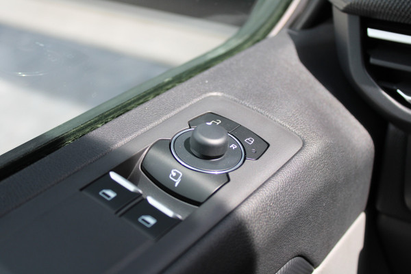 Ford Transit Custom 320 2.0 TDCI L2H1 Limited 150pk - 2x Schuifdeur - Adaptive Cruise - Verwarmd stuur - Blind spot - Navigatie - Camera - Draadloos Ford Transit Custom 320 2.0 TDCI L2H1 Limited 150pk - 2x Schuifdeur - Adaptive Cruise - Verwarmd stuur - Blind spot - Navigatie - Camera - Draadloos