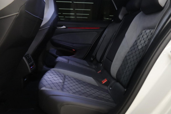 Volkswagen Golf 1.5 eTSI R-Line Business PANO/CAM/CARPLAY/ACC/DCC/VOL