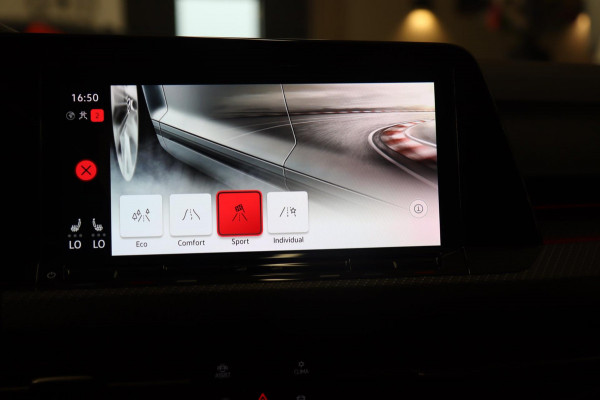 Volkswagen Golf 1.5 eTSI R-Line Business PANO/CAM/CARPLAY/ACC/DCC/VOL