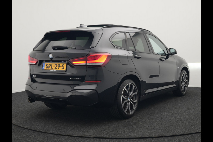 BMW X1 xDrive25e M Sport Plug In Hybrid 221pk Dealer O.H PHEV | Panodak | Head Up | Cruise Control | Lederen Sportstoelen Verwarmd | Sfeerverlichting | Camera | Leder Sportstuur | Navigatie | DAB |