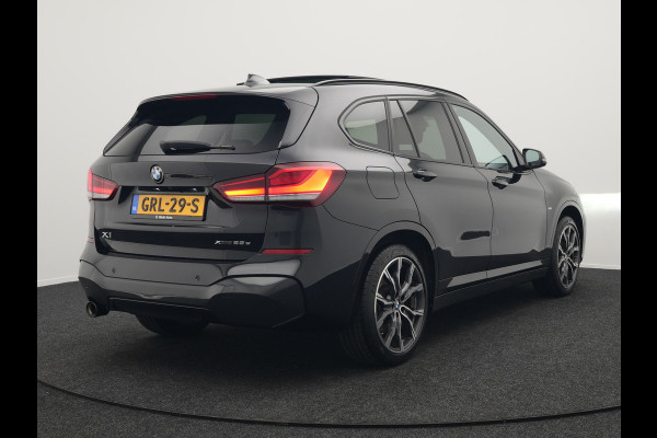 BMW X1 xDrive25e M Sport Plug In Hybrid 221pk Dealer O.H PHEV | Panodak | Head Up | Cruise Control | Lederen Sportstoelen Verwarmd | Sfeerverlichting | Camera | Leder Sportstuur | Navigatie | DAB |