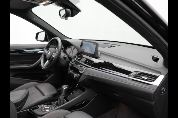 BMW X1 xDrive25e M Sport Plug In Hybrid 221pk Dealer O.H PHEV | Panodak | Head Up | Cruise Control | Lederen Sportstoelen Verwarmd | Sfeerverlichting | Camera | Leder Sportstuur | Navigatie | DAB |