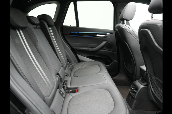 BMW X1 xDrive25e M Sport Plug In Hybrid 221pk Dealer O.H PHEV | Panodak | Head Up | Cruise Control | Lederen Sportstoelen Verwarmd | Sfeerverlichting | Camera | Leder Sportstuur | Navigatie | DAB |