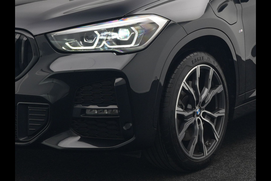 BMW X1 xDrive25e M Sport Plug In Hybrid 221pk Dealer O.H PHEV | Panodak | Head Up | Cruise Control | Lederen Sportstoelen Verwarmd | Sfeerverlichting | Camera | Leder Sportstuur | Navigatie | DAB |