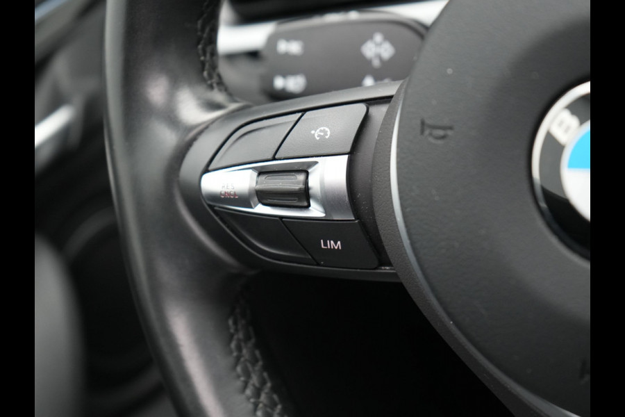 BMW X1 xDrive25e M Sport Plug In Hybrid 221pk Dealer O.H PHEV | Panodak | Head Up | Cruise Control | Lederen Sportstoelen Verwarmd | Sfeerverlichting | Camera | Leder Sportstuur | Navigatie | DAB |