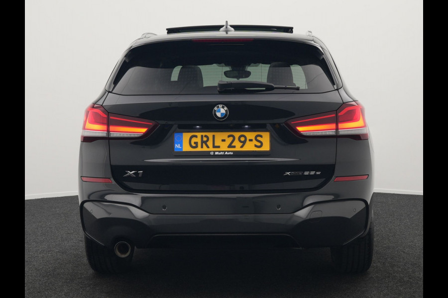 BMW X1 xDrive25e M Sport Plug In Hybrid 221pk Dealer O.H PHEV | Panodak | Head Up | Cruise Control | Lederen Sportstoelen Verwarmd | Sfeerverlichting | Camera | Leder Sportstuur | Navigatie | DAB |