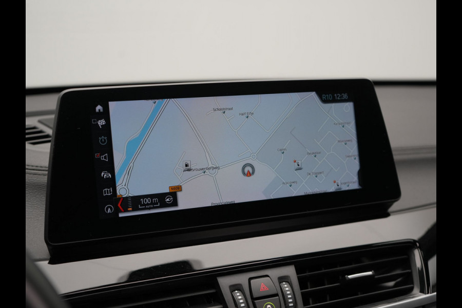 BMW X1 xDrive25e M Sport Plug In Hybrid 221pk Dealer O.H PHEV | Panodak | Head Up | Cruise Control | Lederen Sportstoelen Verwarmd | Sfeerverlichting | Camera | Leder Sportstuur | Navigatie | DAB |