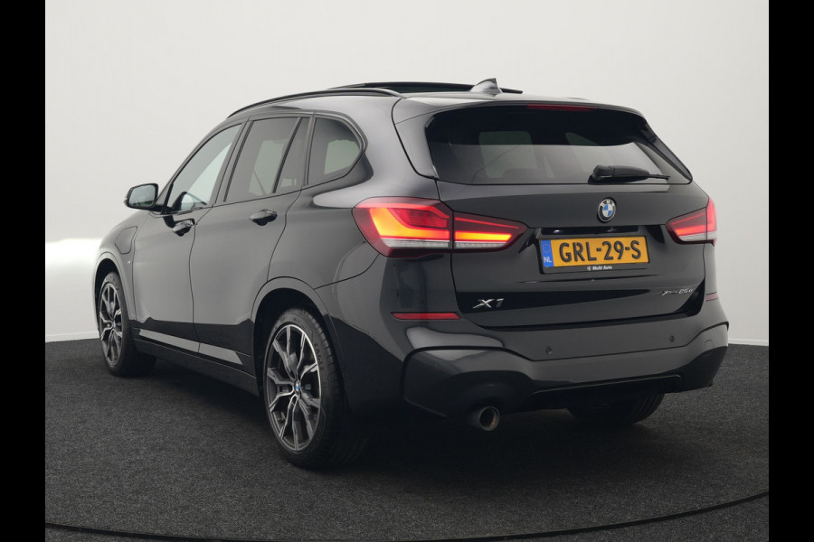 BMW X1 xDrive25e M Sport Plug In Hybrid 221pk Dealer O.H PHEV | Panodak | Head Up | Cruise Control | Lederen Sportstoelen Verwarmd | Sfeerverlichting | Camera | Leder Sportstuur | Navigatie | DAB |