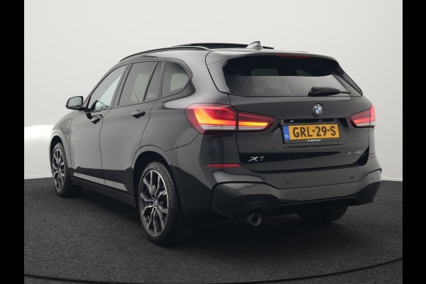 BMW X1 xDrive25e M Sport Plug In Hybrid 221pk Dealer O.H PHEV | Panodak | Head Up | Cruise Control | Lederen Sportstoelen Verwarmd | Sfeerverlichting | Camera | Leder Sportstuur | Navigatie | DAB |