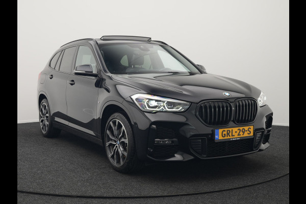 BMW X1 xDrive25e M Sport Plug In Hybrid 221pk Dealer O.H PHEV | Panodak | Head Up | Cruise Control | Lederen Sportstoelen Verwarmd | Sfeerverlichting | Camera | Leder Sportstuur | Navigatie | DAB |